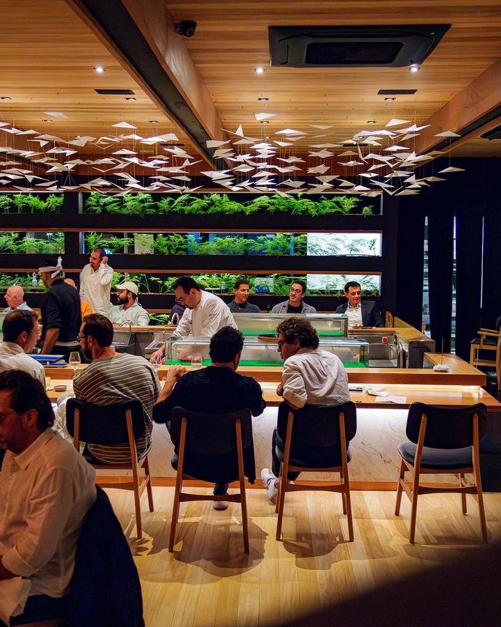 Balcão do Yūbari com os chefs