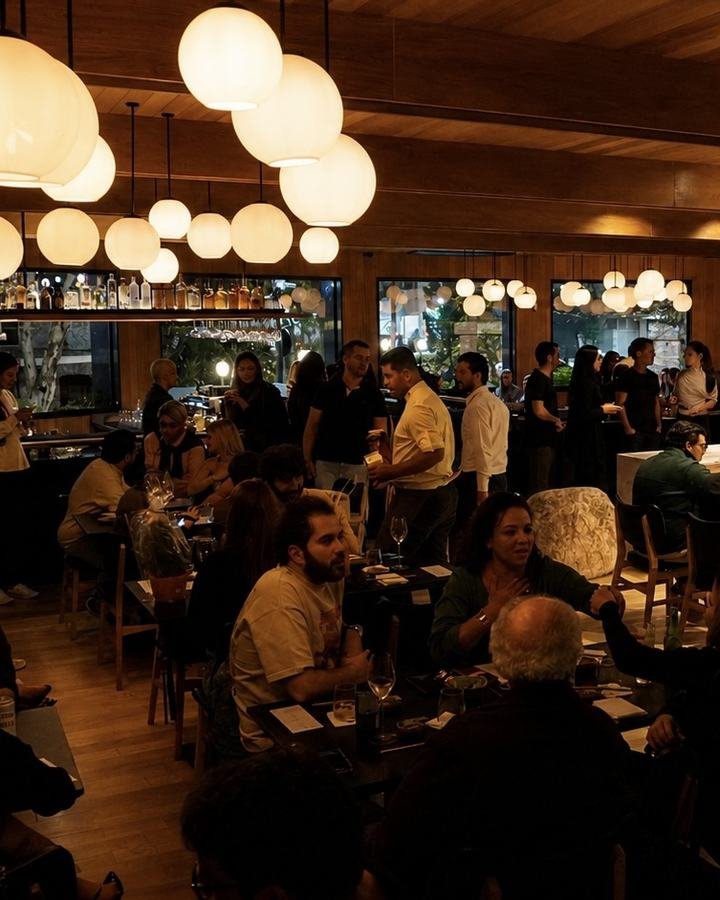 Salão do Yūbari cheio numa noite de Kaitai